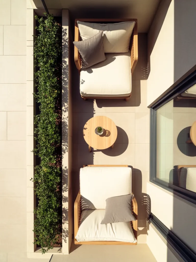 Linear Single-Row Lounge